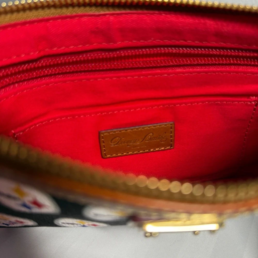 🖤💛 Dooney & Bourke Pittsburgh Steelers Wristlet – Game Day Ready! 💛🖤 - Picture 4 of 7